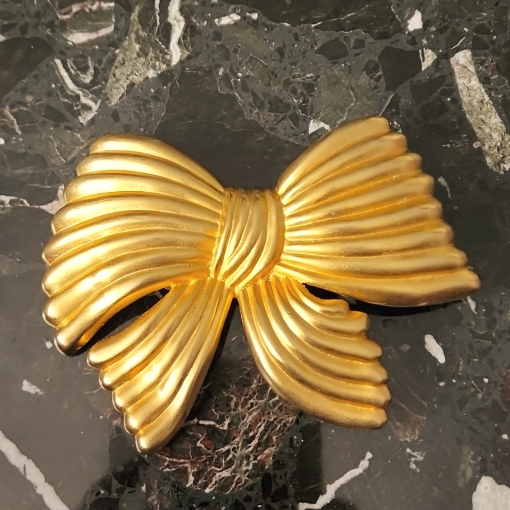 Vintage bow belt buckle